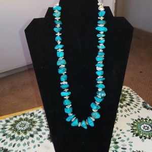 Turquoise and fresh water Pearlnecklace gold toned